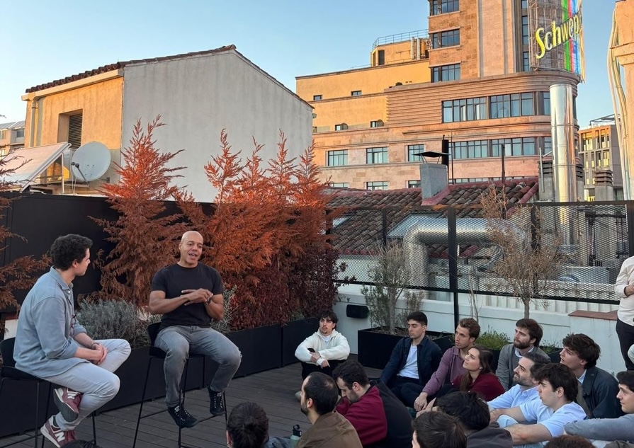 Rooftop talk at sunset during a community event in Madrid